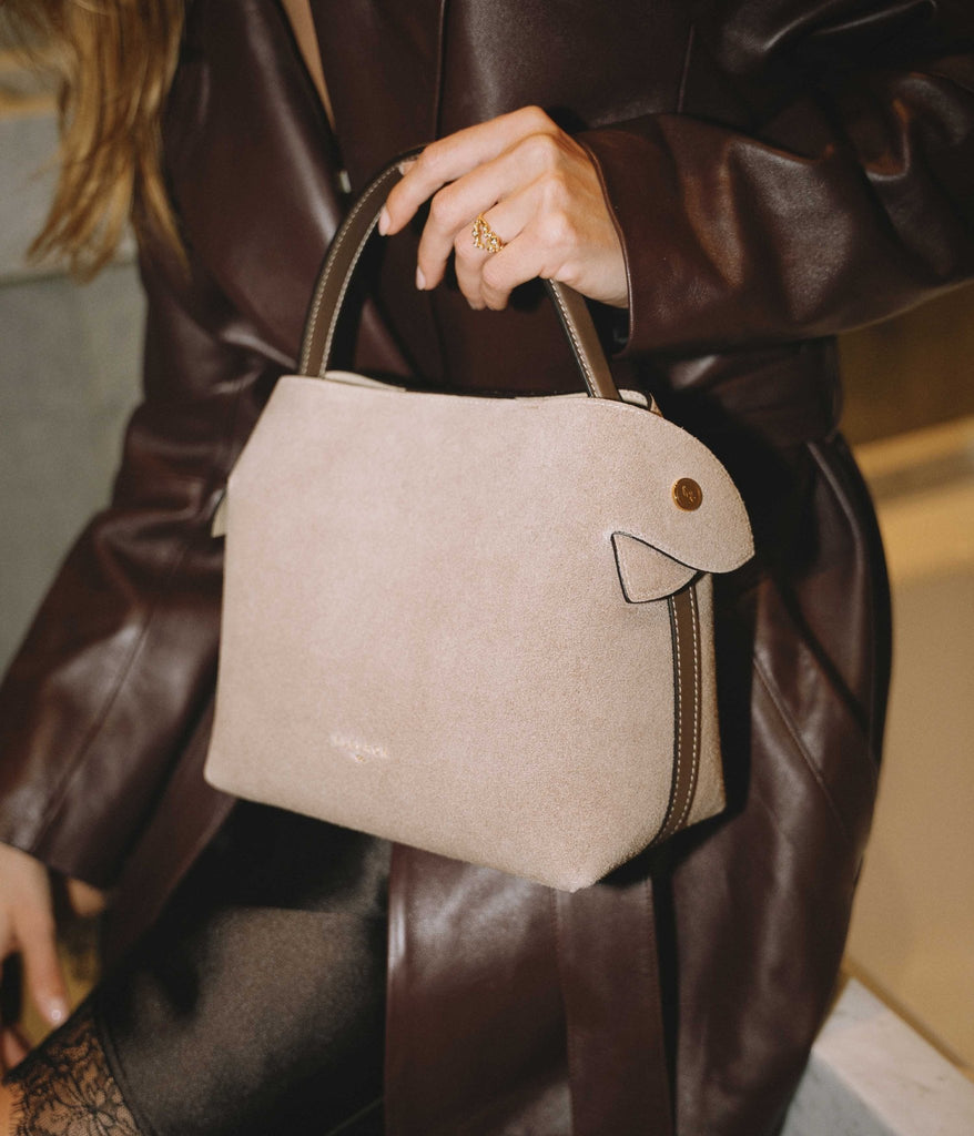 Medium Swann | Suede Cappuccino - Fleuron Paris